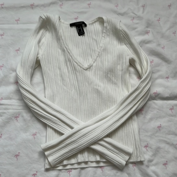 White long sleeve sweater - Picture 1 of 3